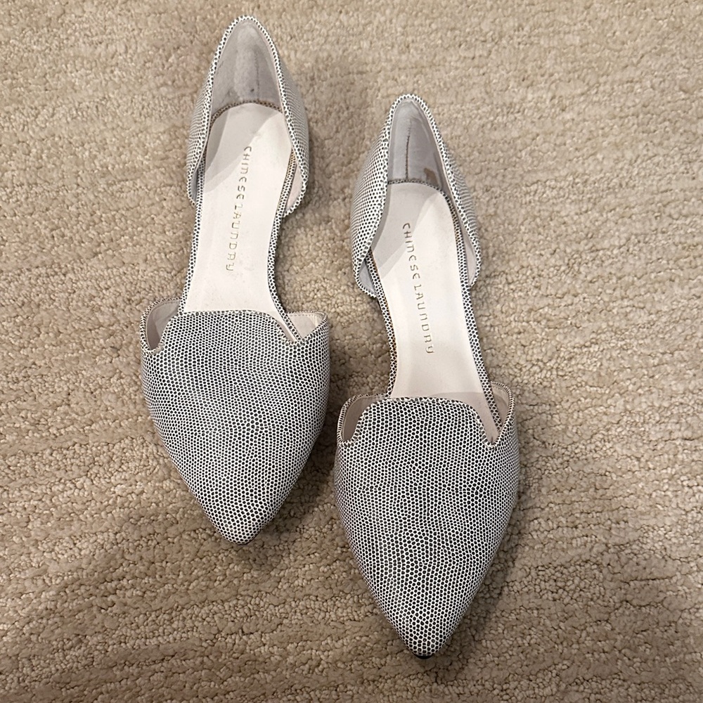Chinese Laundry Women's Pointed Flats